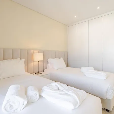 Urban Reflections By Portugal Active Holiday home *
